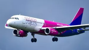 Furt la bordul avioanelor Wizz Air. Compania care vinde produsele are pagubă de un milion de euro