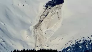 Bărbat, îngropat de o avalanșă în nordul Norvegiei, timp de 7 ore: „Este aproape unic în istorie”