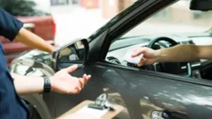 3 polițiști sunt anchetați în dosarul „Mită pentru permis” de la Zurich. Câți bani primeau pentru a oferi permisele de conducere