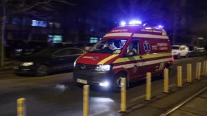 Adolescent de 15 ani, găsit spânzurat de un copac, în București. Locuia cu mama și concubinul acesteia într-un cort