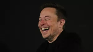 Ce mesaj le-a transmis Elon Musk angajaților care dețin acțiuni Tesla, după ce valoarea acestora s-a prăbușit drastic