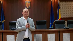 Radu Mihaiu (USR): Ciolacu e foarte războinic pe internet. Eu mă întreb câți oameni sunt în Corpul ăla de control dacă pot să meargă toți deodată, la toate ministerele. E evident că e la mișto toată postarea asta (VIDEO)