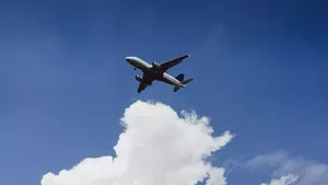 Momente de groază la bordul unui avion. În timpul zborului, pasagerii au început să „sângereze din gură și din urechi”