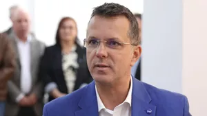 Ionuț Moșteanu (USR), despre discursul lui Iohannis susținut la începutul anului școlar: Zici că e scris cu ChatGPT, e ceva îngrozitor, un limbaj de lemn, în condițiile în care era în fața unor copii pe care putea să-i inspire (VIDEO)