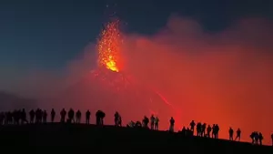 Turist deportat din Bali după ce a escaladat un vulcan activ – Iată ce să NU faci în vacanță