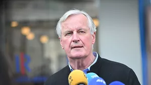 Macron l-a numit premier al Franței pe Michel Barnier, fostul negociator al UE pentru Brexit, după aproape două luni de criză politică