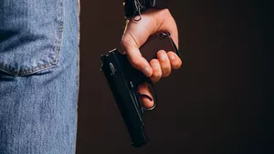 Atac armat în Israel. Un individ s-a oprit cu mașina într-o stație de autobuz, apoi a început să tragă cu arma. Bilanțul victimelor