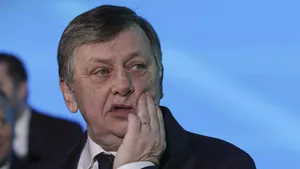 Crin Antonescu e de acord cu educația sexuală în școli, dar pune o condiție