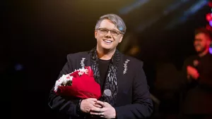 Surpriza lui Fuego pentru un cuplu care a împlinit 50 de ani de căsnicie: „Publicul m-a făcut ceea ce sunt astăzi”. Sărbătoriții au plâns de emoție