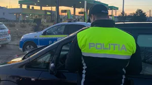 Filtre masive pe drumul spre mare de 1 Mai! Un tânăr a fost reținut cu 12 kg de droguri în mașină