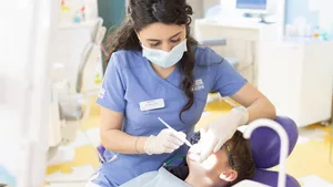 Copiii au nevoie de medic stomatolog pediatru. “Creștem zâmbete sănătoase®” – proiect educațional DENT ESTET  pentru sănătatea viitorilor adulți