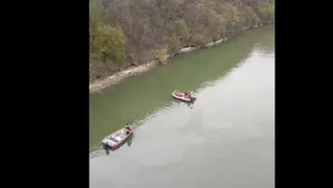 Planul Roșu de Intervenție în Mehedinți: Un microbuz a căzut în Dunăre (VIDEO)