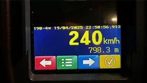 Amenda uriașă primită de un șofer de 22 de ani, prins conducând cu 240 de km/h