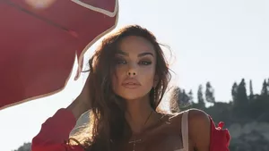 Mădălina Ghenea, apariție incendiară pentru Dolce&Gabbana. Cum s-a lăsat fotografiată românca? Fanii sunt în extaz (GALERIE FOTO)