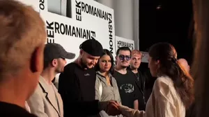Mirabela Grădinaru, alături de tinerii designeri români! Ce mesaj le-a transmis în debutul Romanian Fashion Week (VIDEO)