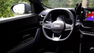 Noul model Dacia C-Neo a fost surprins pe șosele cu mult înainte de prezentarea oficială din 2026. Ce schimbări aduce noul model (GALERIE FOTO)