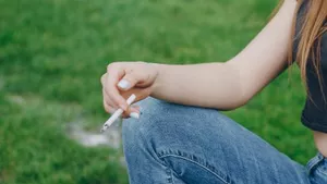 Marea Britanie lovește dur industria tutunului. Ce interdicții ar putea intra în vigoare pentru tinerii născuți după 2009