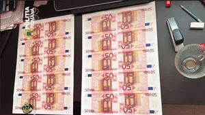 DIICOT a descoperit o fabrică de bani falși în România. Polițiști români și bulgari au oprit un transport de 1,2 milioane de euro (GALERIE FOTO/VIDEO)