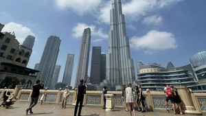 Restaurantele din Dubai sunt forțate să facă schimbări radicale. Ce trebuie să știe românii despre meniurile modificate