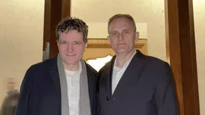 (FOTO) Nicușor Dan, surprins cu șeful PSD Prahova la mănăstire în Vinerea Mare. Daniel Nanu:„Fără anunț, fără protocol”