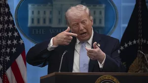 Strâmtoarea Hormuz devine punctul fierbinte al crizei. Amenințările lui Trump împing negocierile cu Iranul într-o zonă critică