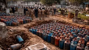 Blocajul din Strâmtoarea Ormuz, efecte nebănuite. Trafic de butelii în cimitir (GALERIE FOTO)