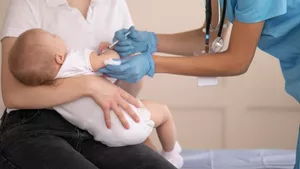 Realitate îngrijorătoare! Ratele de vaccinare în rândul copiilor scad constant pentru toate tipurile de vaccinuri. România, în topul cazurilor de rujeolă din Europa