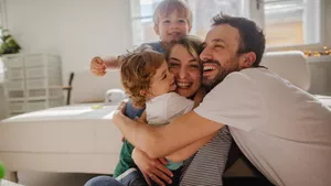 Ziua Tatălui 2026 aduce în prim-plan rolul esențial al taților în familie. Cum a început tradiția care astăzi este celebrată în zeci de țări