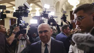 Bolojan, despre liberalii care vor la guvernare: Niciun partid nu crapă dacă stă în opoziţie / Nu este uşor să fii într-o intersecţie şi să nu te prostituezi, neapărat, ca să fii la putere