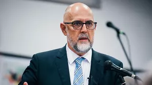 Kelemen Hunor: Cei care au dat jos Guvernul Bolojan să facă o majoritate / Întâi Guvern nou, apoi putem să ne apucăm să ne certăm iar