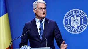 Dragoș Pîslaru spune că nu îi ajung banii din salariul de ministru, deși încasează 12.800 de lei pe lună: „Soția mă întreține”. De ce ascunde locul de muncă al acesteia