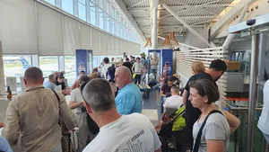 Servicii dezastruoase în lounge-urile din Aeroportul Otopeni: clienții vorbesc despre haos, mizerie și personal ostil (GALERIE FOTO)