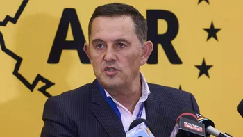 Piperea (AUR): Mai rămân la putere UDMR, Pîslaru și Gheorghiu. Nu știu cum va rezolva această ecuație cu 14 necunoscute matematicianul domn președinte, dar se pare că are toate soluțiile, le cară cu el în rucsac (VIDEO)