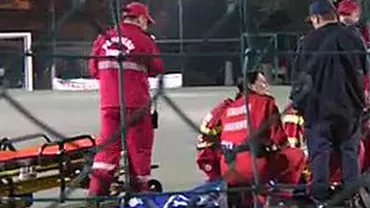 Un tânăr a murit pe un teren de fotbal în timp ce juca o partidă amicală cu prietenii săi