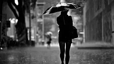 Vremea se menține rece: Ploi și frig în toată țara. Vezi prognoza meteo