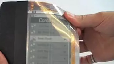 Invenţie inedită: PaperPhone, telefonul care se îndoaie