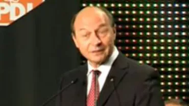 Traian Băsescu şi-a încheiat discursul de la Congresul PDL cu lacrimi în ochi, ridicând sala în picioare