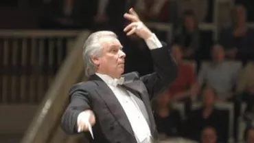 Gest extrem la Ateneul Român: Un tânăr i-a sărutat mâna celebrului dirijor rus Yuri Simonov