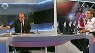 VEZI cadoul lui Cristoiu pentru Boc și ce jocuri are premierul pe iPad