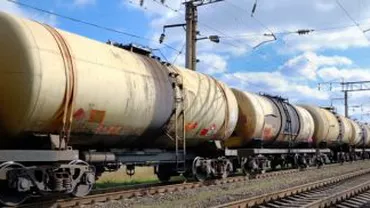 Şedinţă foto de coşmar: Un copil s-a electrocutat în timp ce făcea fotografii de pe un vagon