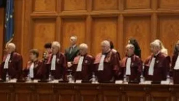 Mamele rămân cu două opţiuni la concediul de maternitate. CC a respins contestaţia Opoziţiei