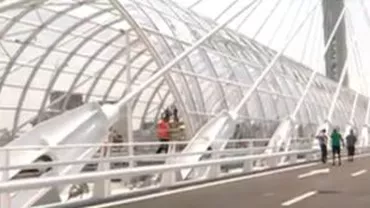 Pasajul Basarab, deschis traficului auto. Zeci de şoferi au stat la coadă să traverseze podul