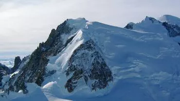 Franța: Doi alpiniști englezi au murit în masivul Mont-Blanc căzând de la 800 de metri