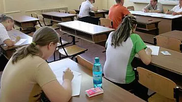 Gafele BAC-ului 2011: Olimpic picat cu nota doi 2, din greșeală, și elevi care și-au copiat până și numele (VIDEO)