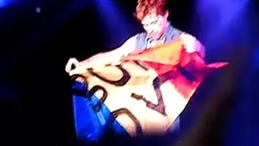 Bon Jovi a susținut un concert incendiar la București: Peste 50.000 de fani au ocupat Piața Constituției