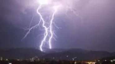 Avertizare de ploi torențiale, vijelii și grindină în toată țara. Vezi prognoza meteo