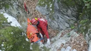 Brașov: Doi turiști olandezi, recuperați de pe munte de o echipă de salvamontiști