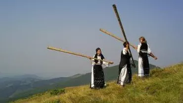 Târgul de fete de pe Muntele Găina a adunat mii de oameni dornici să-și găsească jumătatea