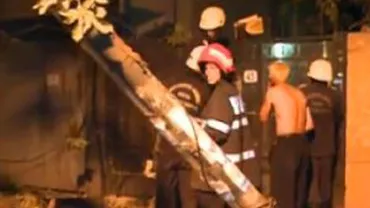 Furtuna din București a culcat la pământ zeci de copaci și a avariat mai multe autoturisme