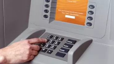 Trei români, arestați pentru fraudă bancară în Oman